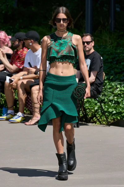 Look 18